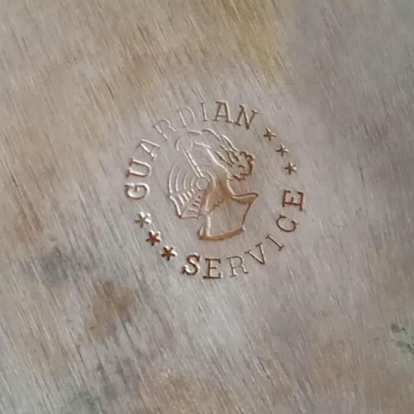 12 piece Guardian ,6 pots and 6.glass lids. Only 2 lids have a couple of chips. - Picture 5 of 6